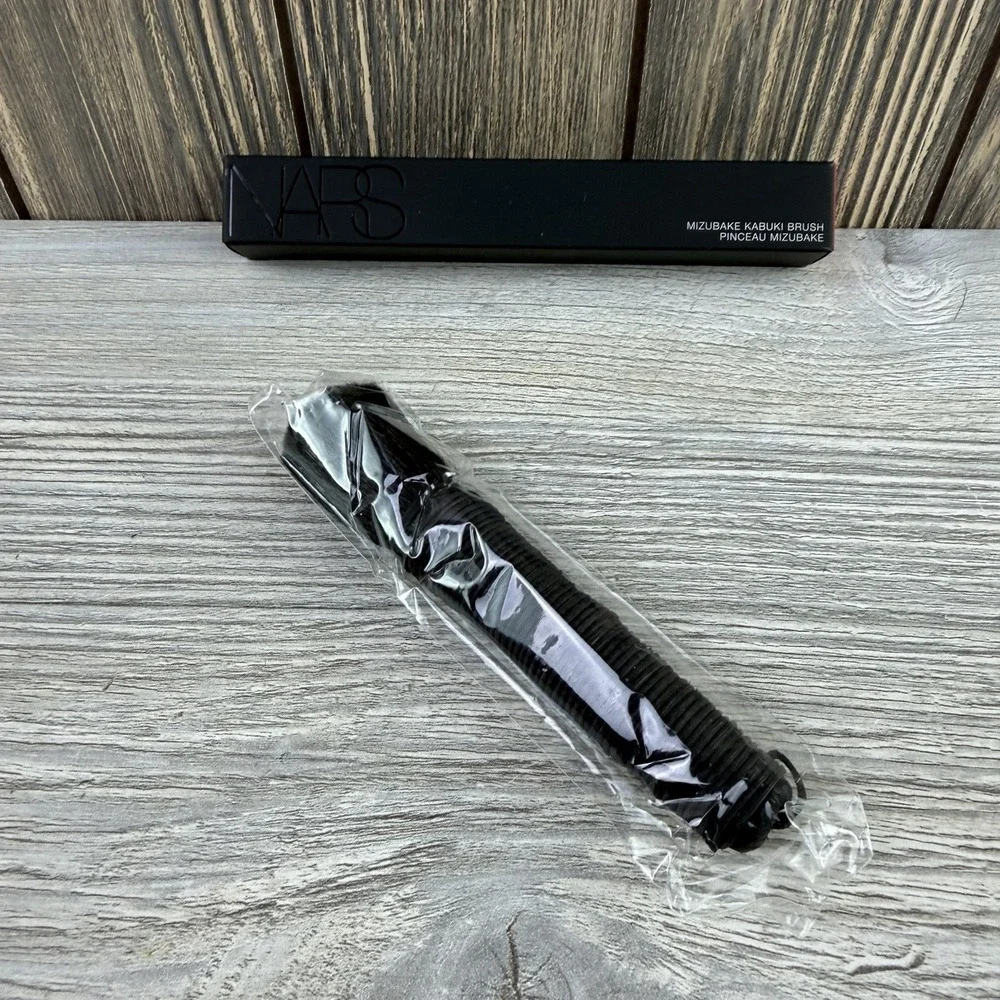 NARS MIZUBAKE KABUKI BRUSH (Contour/Sculpting Brush)  Brand new in Box